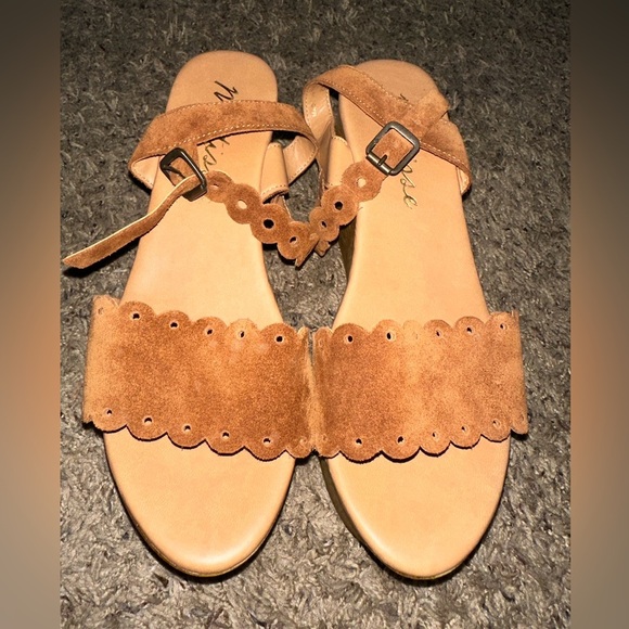 Matisse Platform Sandals. - Picture 2 of 3